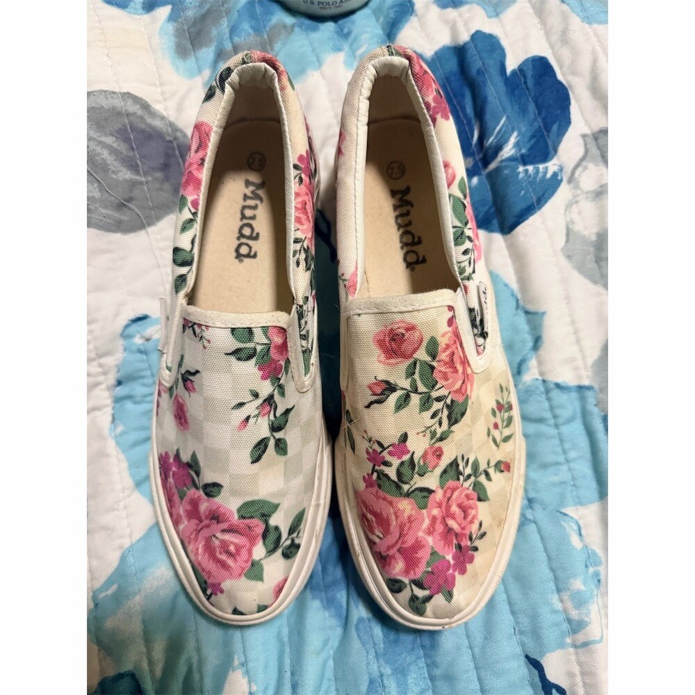 Mudd Womens Slip-On Sneakers Size 7.5 White Pink Floral Rose Print